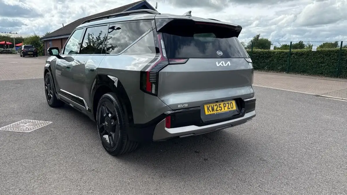 2025-kia-ev9-e-gt-line-s-7-big-31