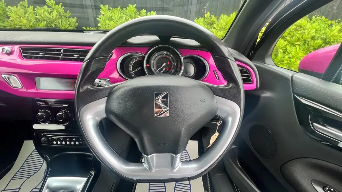 2014-citroen-ds3-16-dstyle-pink-big-28