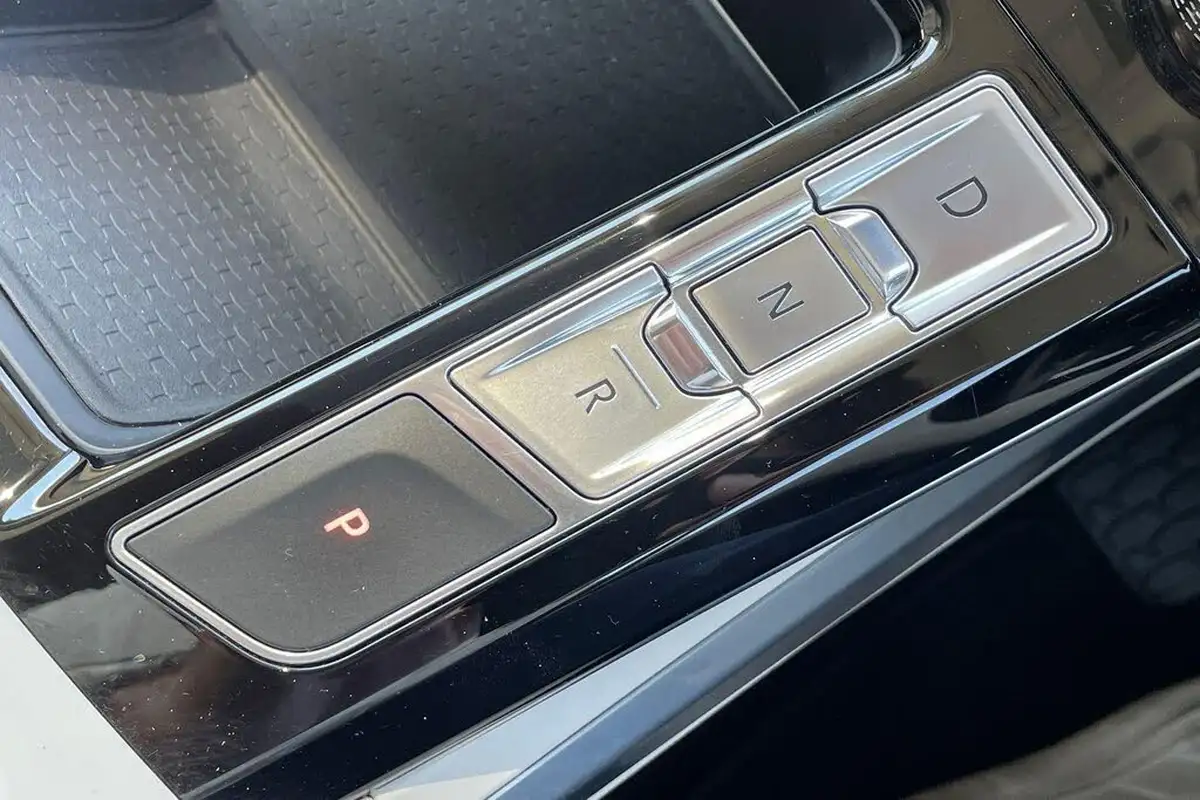 2021-jaguar-i-pace-ev400-se-big-19