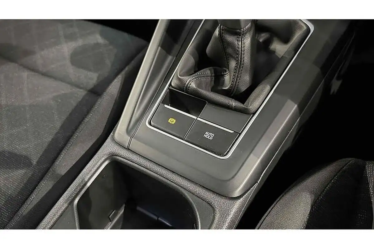 2022-volkswagen-golf-20tdi-life-hatchback-big-49