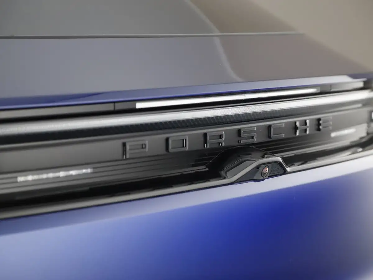 2025-porsche-macan-e-electric-big-20