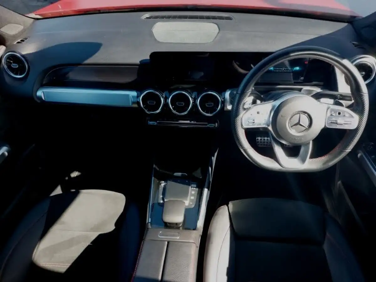 2022-mercedes-benz-glb-class-20d-glb220d-amg-line-big-2