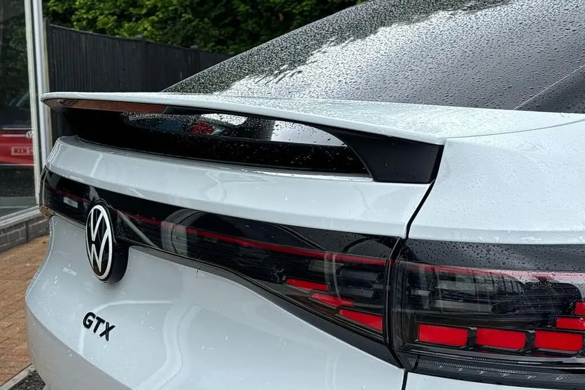 2023-volkswagen-id5-e-gtx-style-299ps-awd-big-13