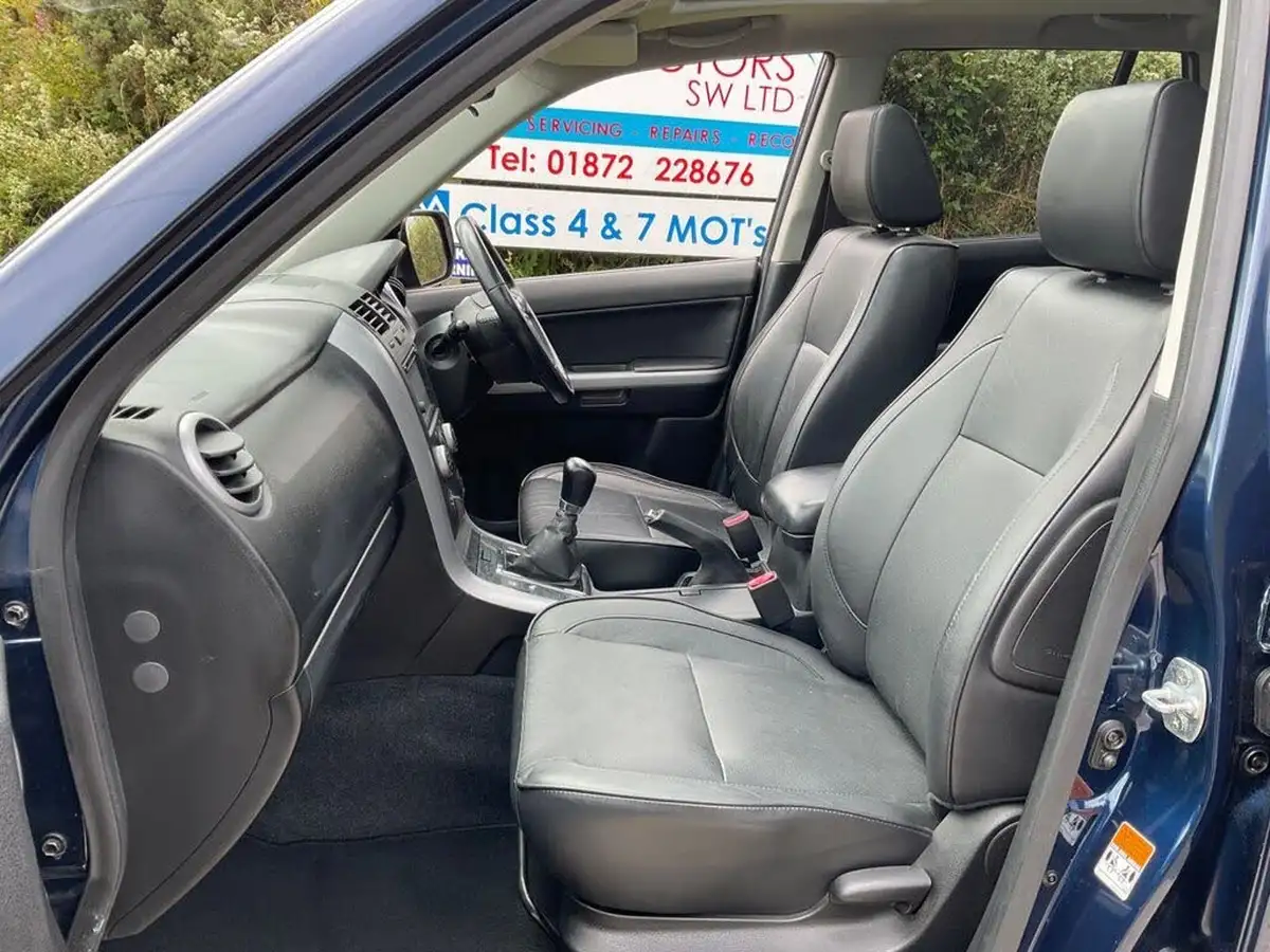 2013-suzuki-grand-vitara-24-sz5-169ps-4x4-big-23