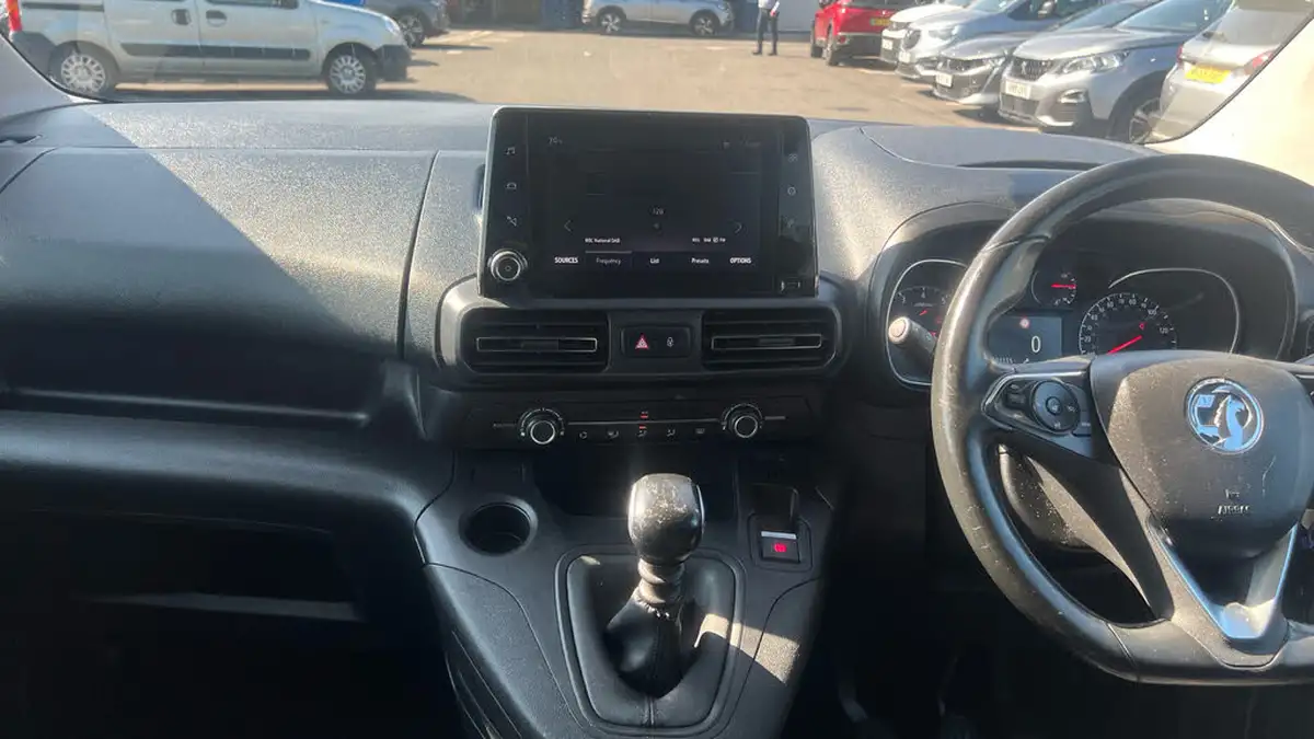 2021-vauxhall-combo-life-15-se-100ps-big-9
