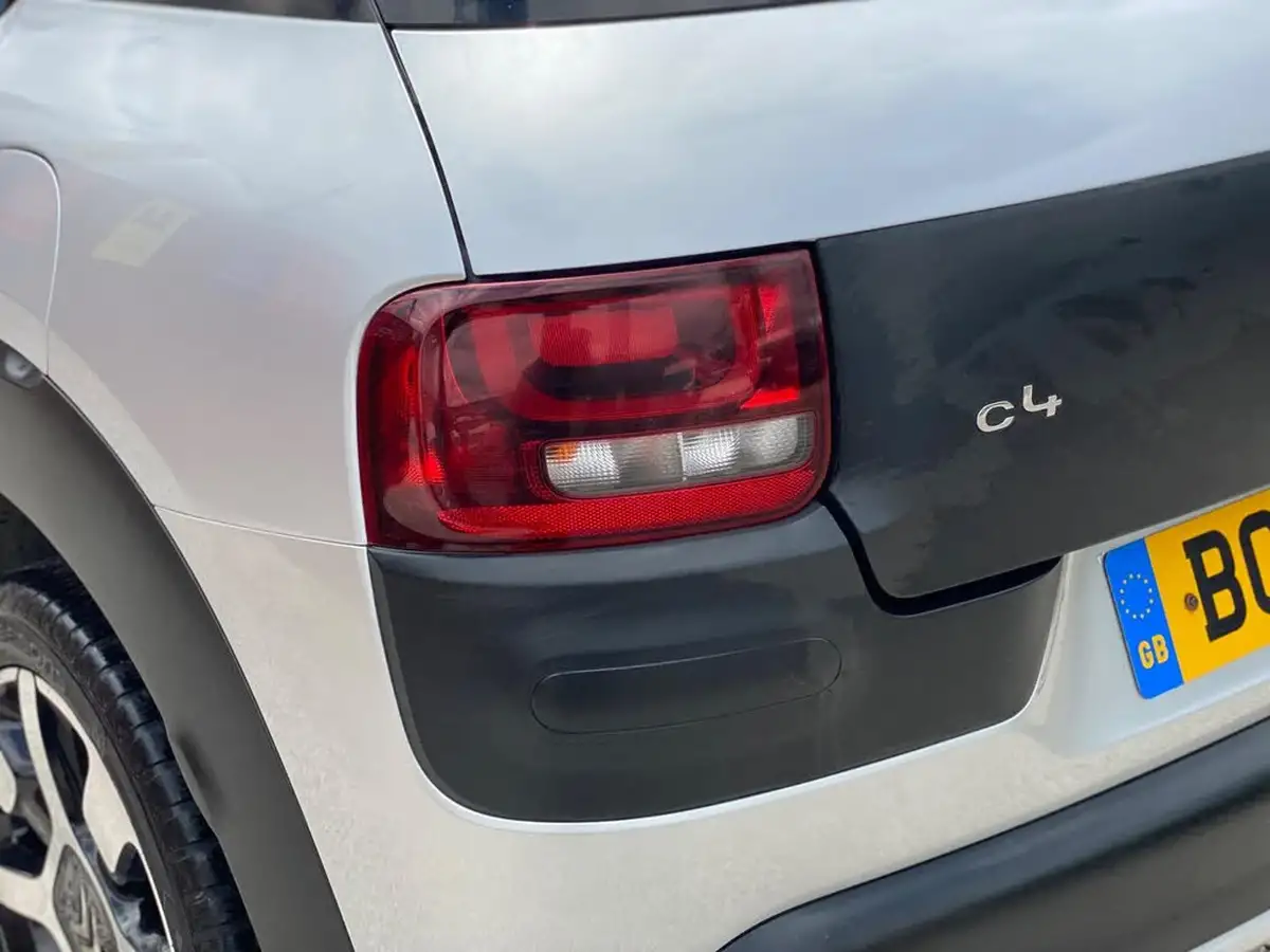 2017-citroen-c4-cactus-12-puretech-rip-curl-big-25
