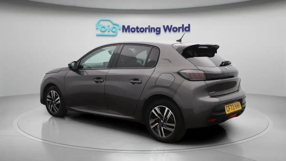 2023-peugeot-208-12-puretech-allure-premium-130ps-eat8-big-5