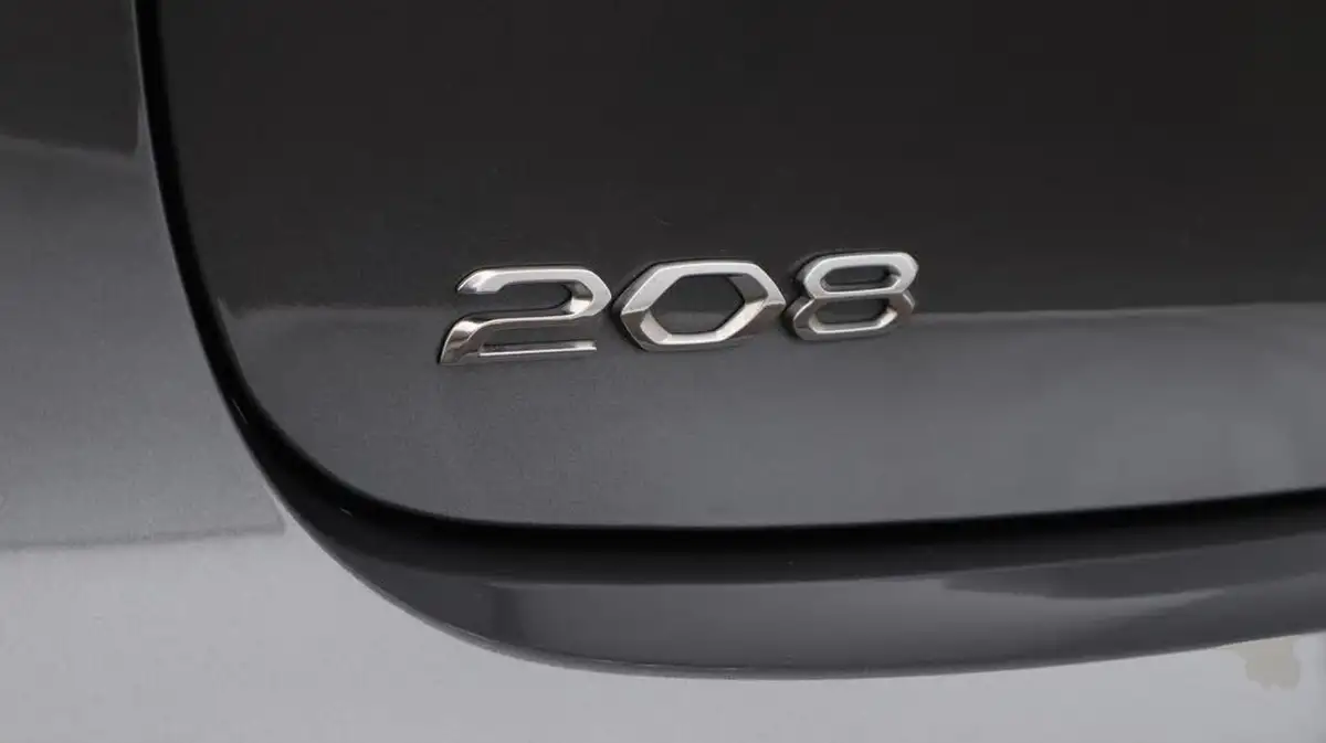 2023-peugeot-208-12-puretech-allure-premium-130ps-eat8-big-33