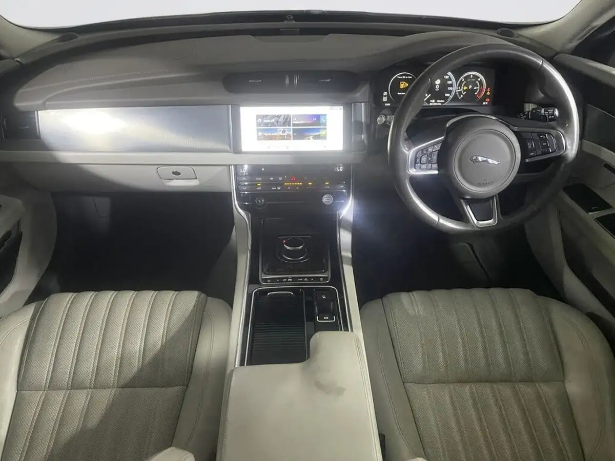 2017-jaguar-xf-20td-portfolio-240ps-awd-sportbrake-5d-1999cc-auto-big-2