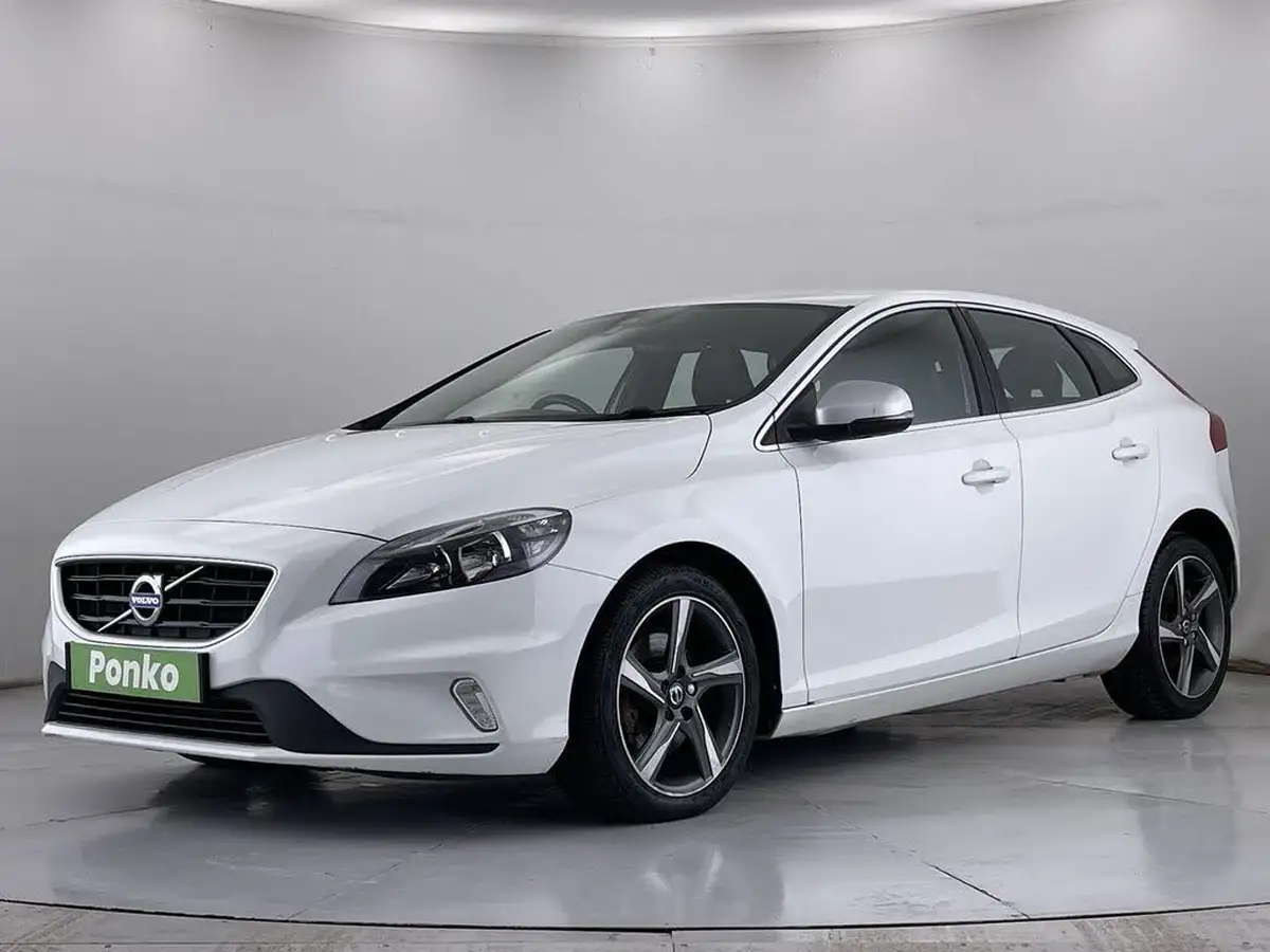 2016-volvo-v40-20-t2-r-design-big-3