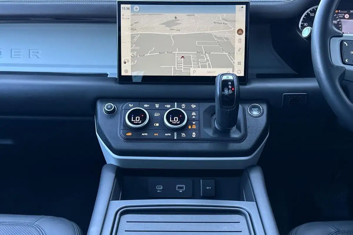 2023-land-rover-110-defender-30-d300-hse-big-29