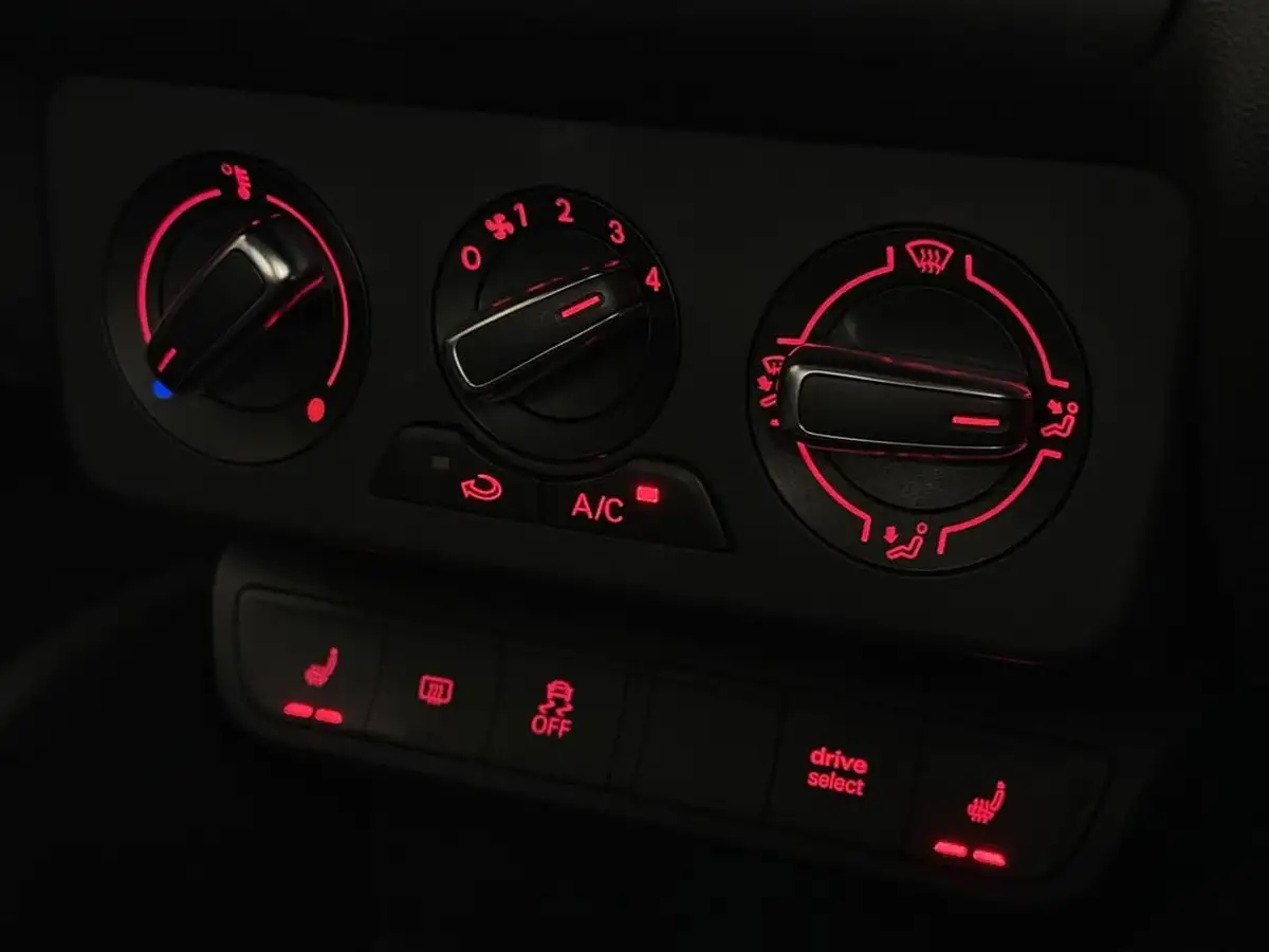 2015-audi-a1-14-s-line-125ps-ss-hatchback-3d-1395cc-big-36