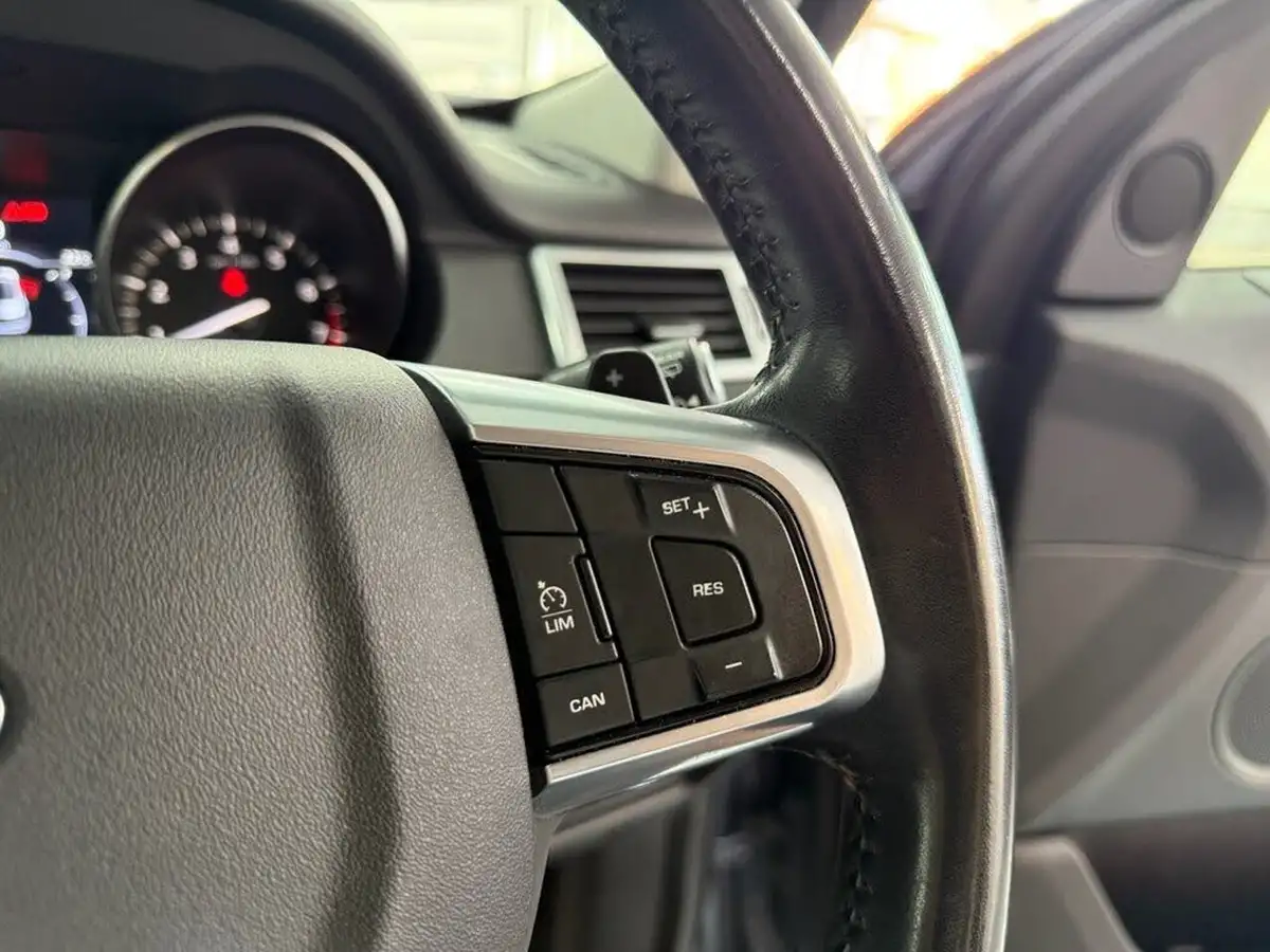 2017-land-rover-discovery-sport-20-si4-se-tech-big-31