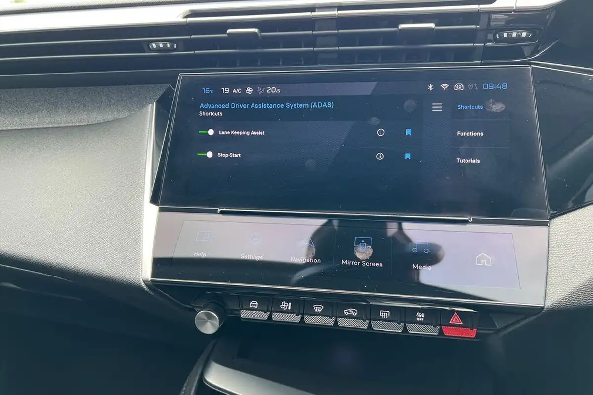 2023-peugeot-308-12-puretech-allure-premium-130ps-big-19