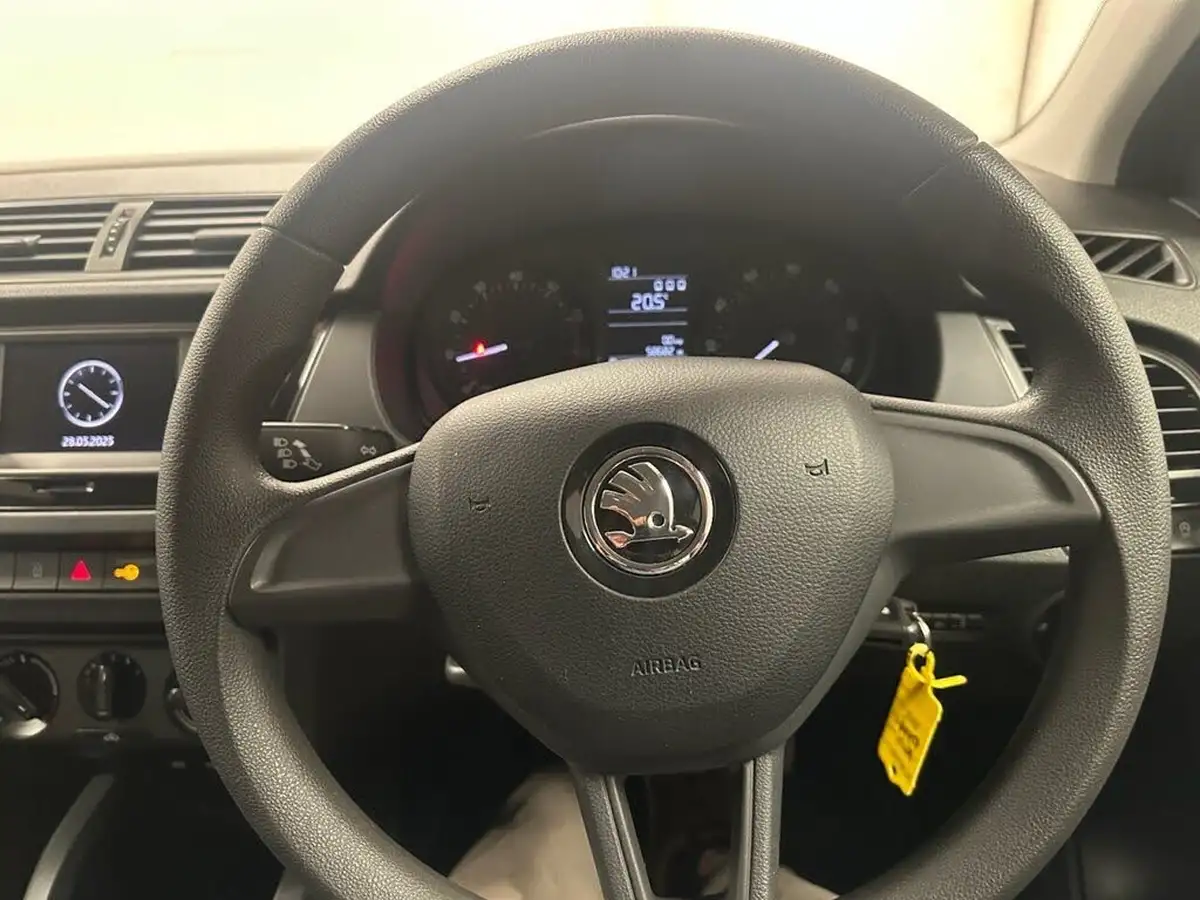 2017-skoda-fabia-10-mpi-s-hatchback-big-11