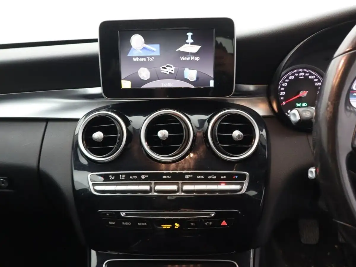 2015-mercedes-benz-c-class-21cdi-c220-se-executivess-saloon-4d-big-16