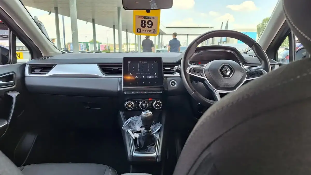 2021-renault-captur-13-tce-iconic-140ps-big-24