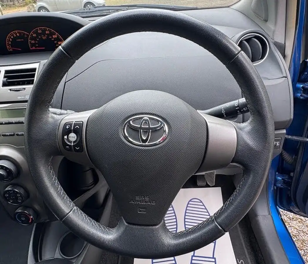 2010-toyota-yaris-10-tr-3d-big-16