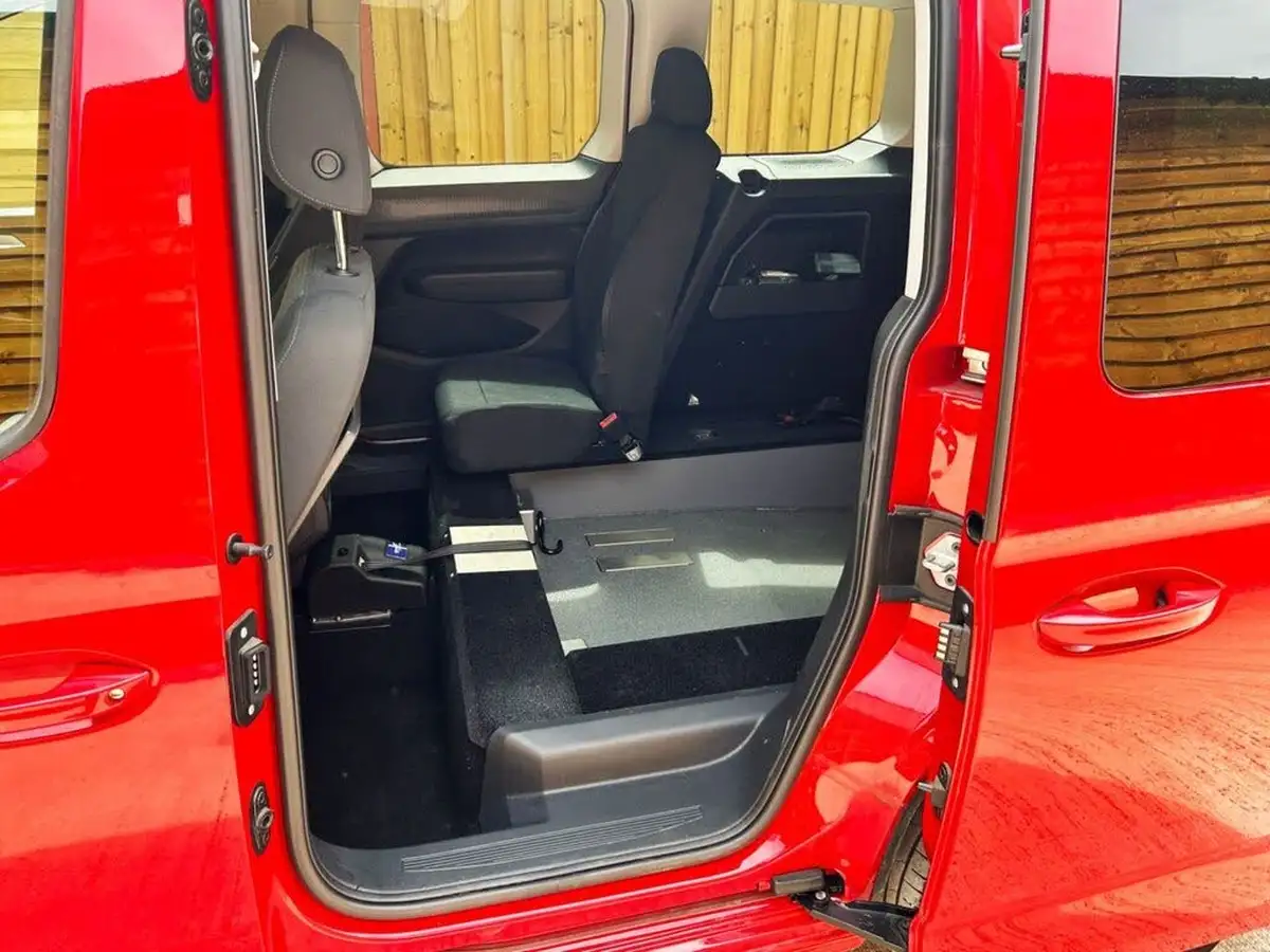 2023-ford-tourneo-connect-20-titanium-auto-big-6