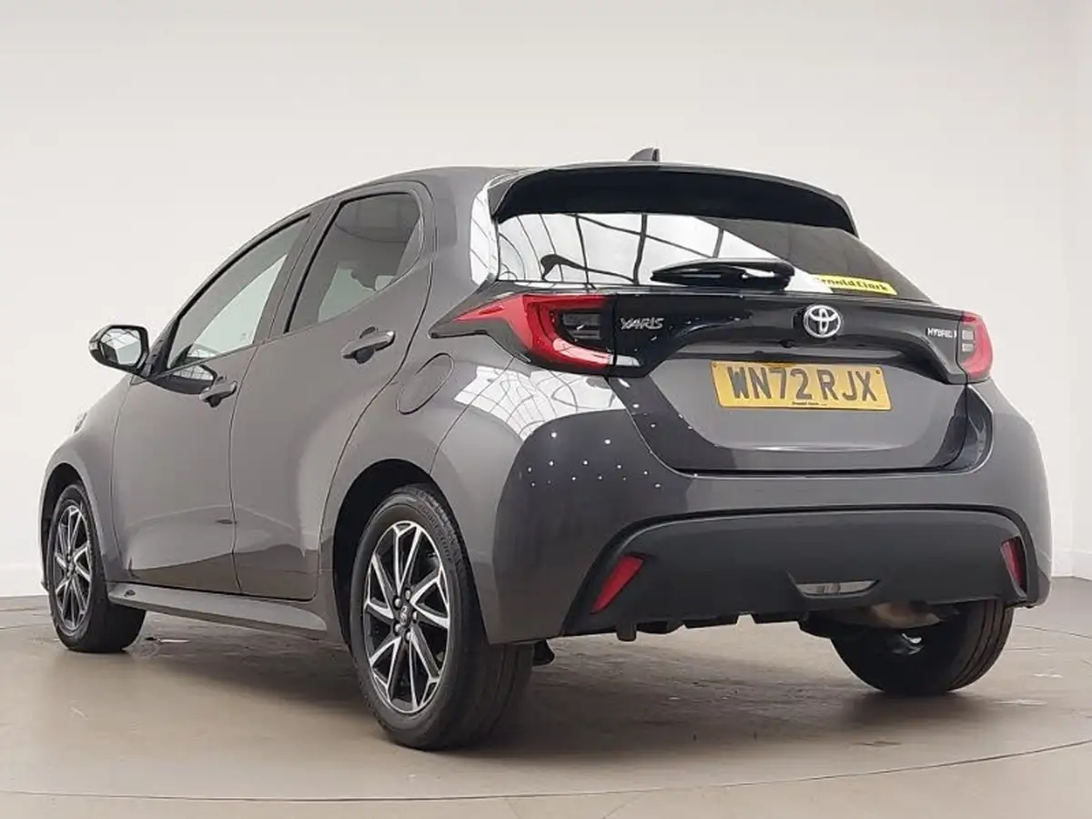 2022-toyota-yaris-15-vvt-i-design-big-1