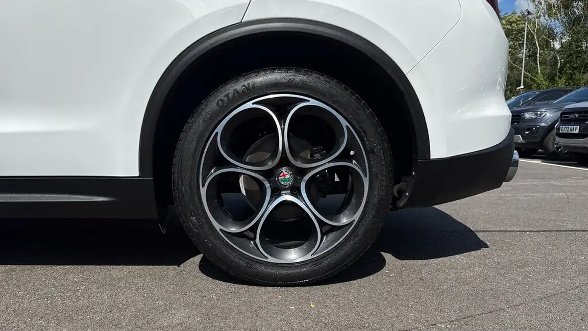 2021-alfa-romeo-stelvio-22td-speciale-big-17
