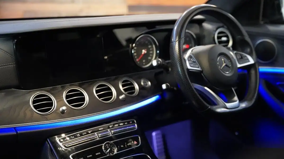 2017-mercedes-benz-e-class-20d-e220d-amg-line-ss-estate-5d-big-14