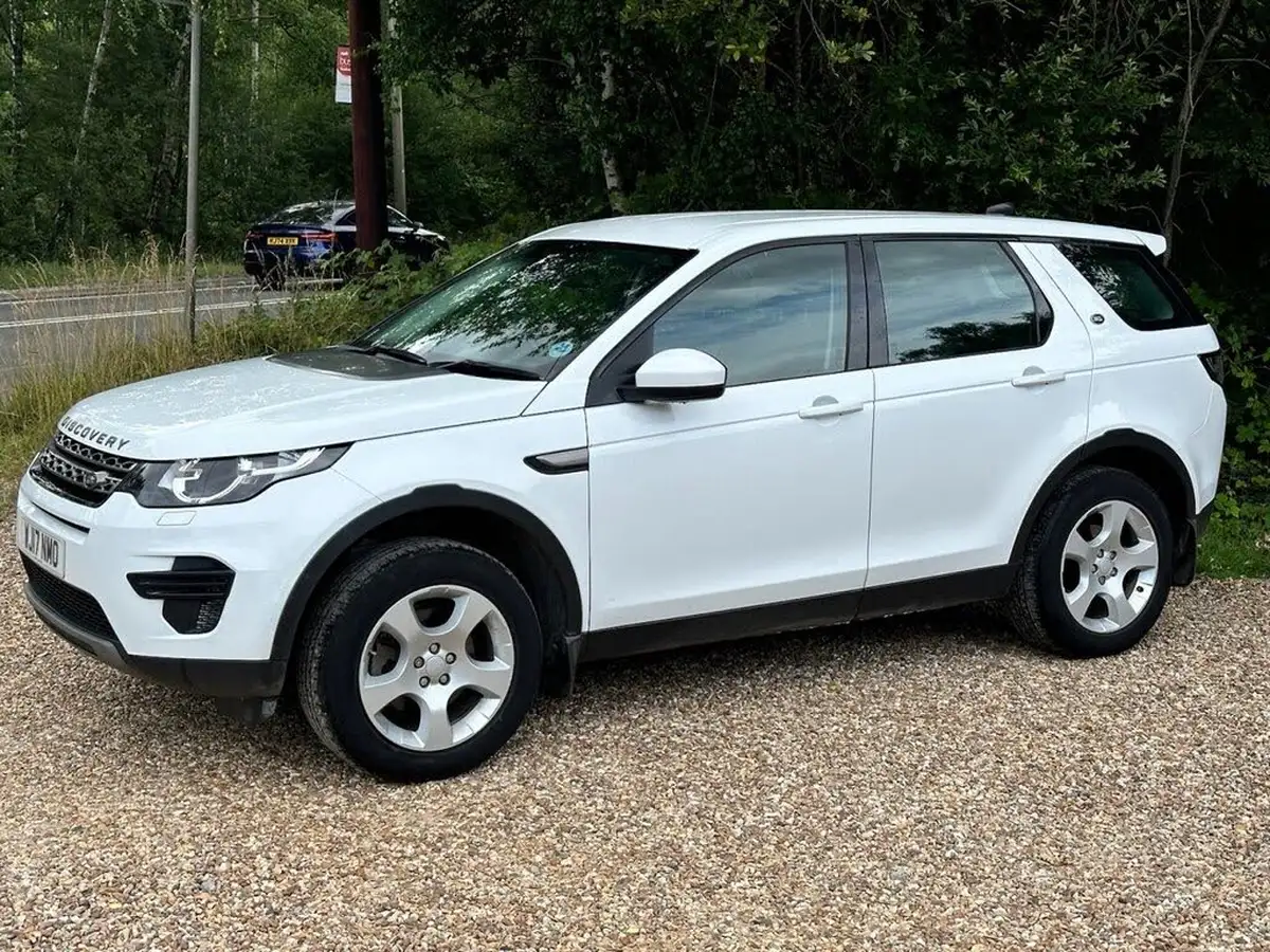 2017-land-rover-discovery-sport-20td4-se-150ps-station-wagon-big-1