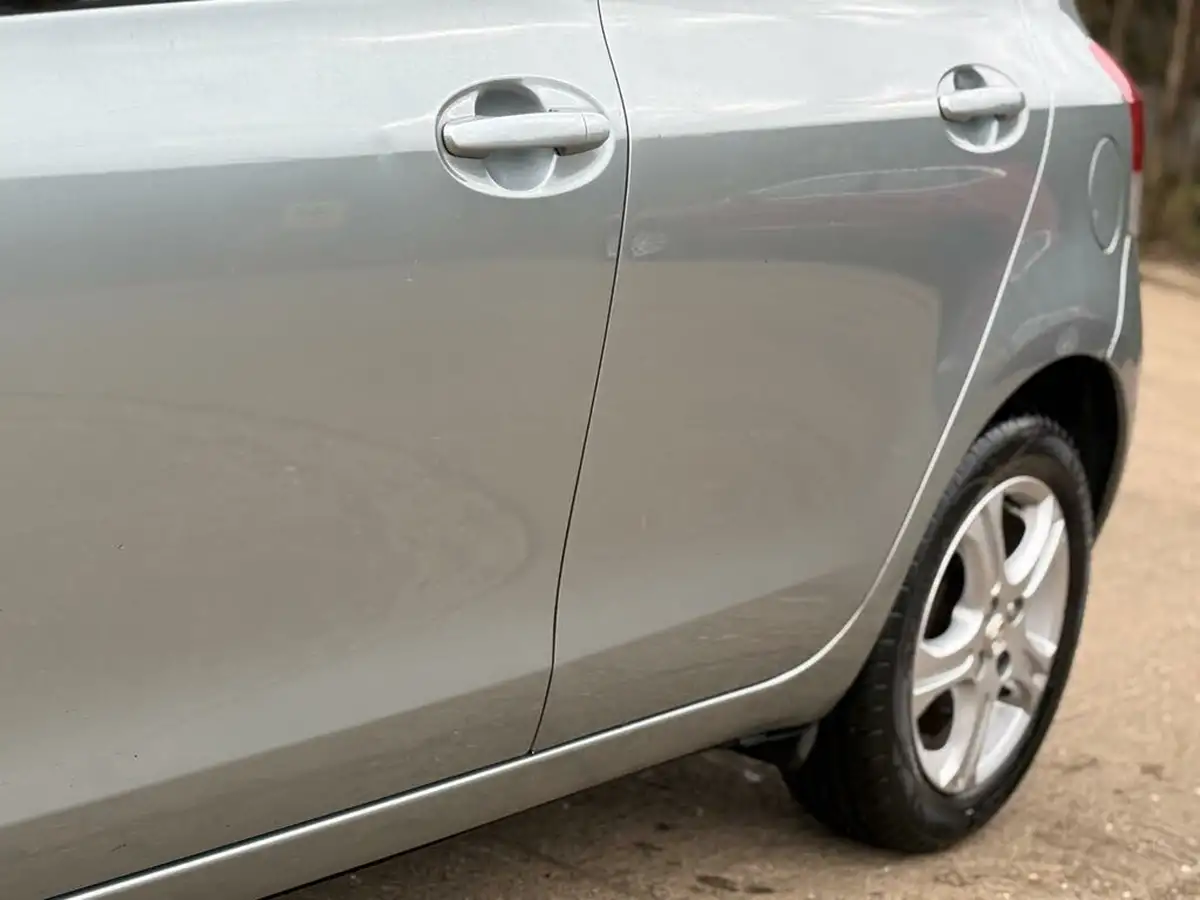 2011-toyota-yaris-133-tr-vvt-i-5d-mmt-big-23