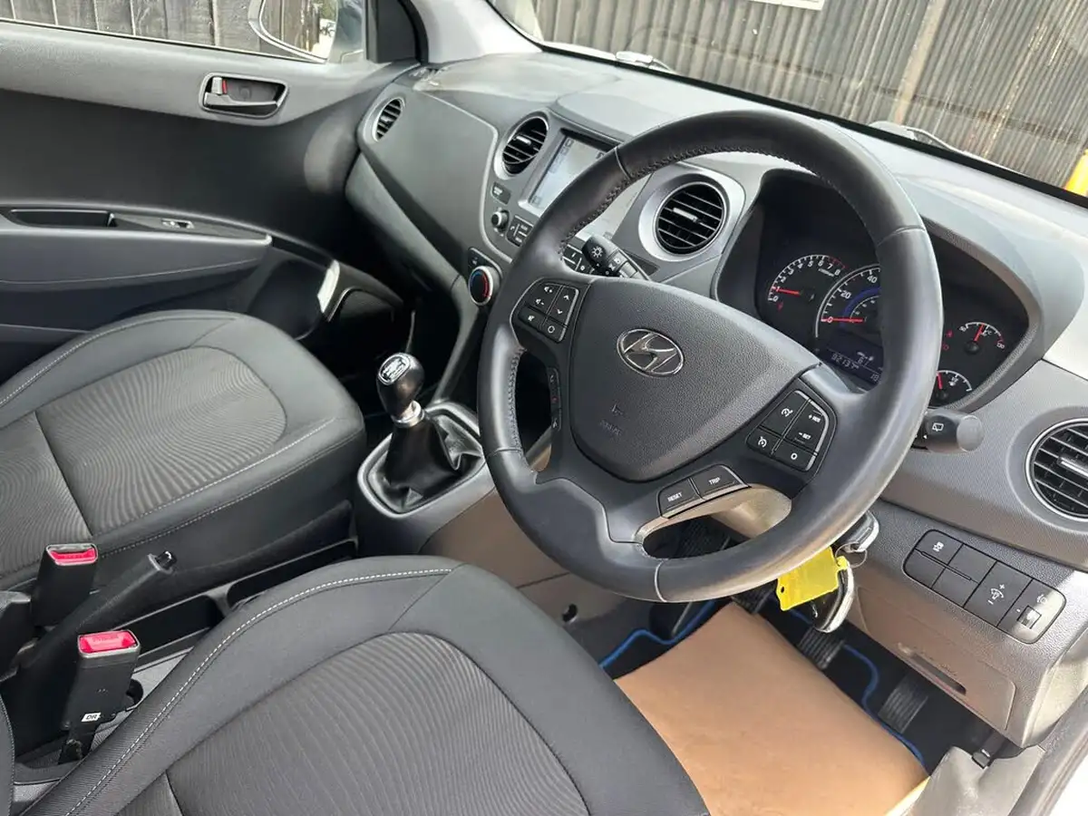 2019-hyundai-i10-10-play-big-20