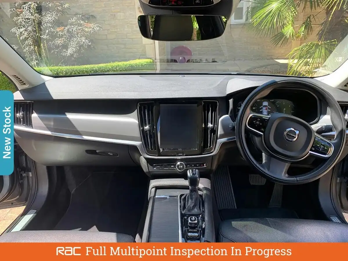 2019-volvo-s90-20td-d4-momentum-big-3