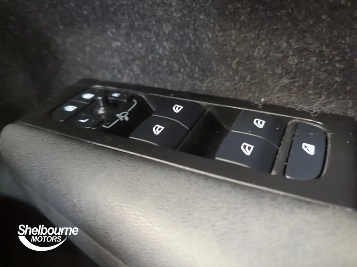 2020-volvo-xc40-15-t3-r-design-geartronic-big-15