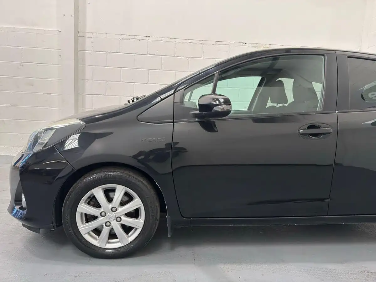 2013-toyota-yaris-15-vvt-i-t4-big-9