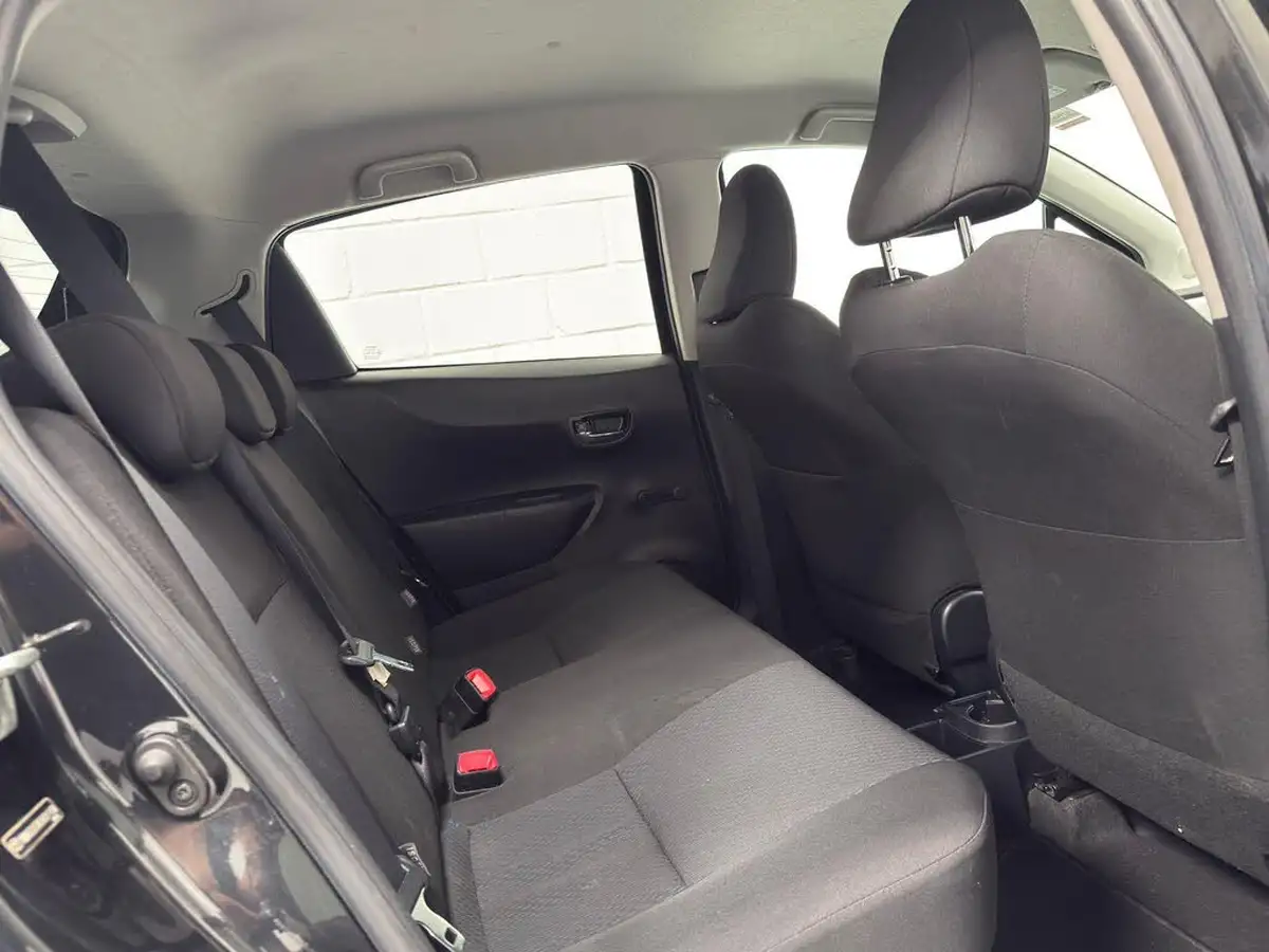 2013-toyota-yaris-15-vvt-i-t4-big-33