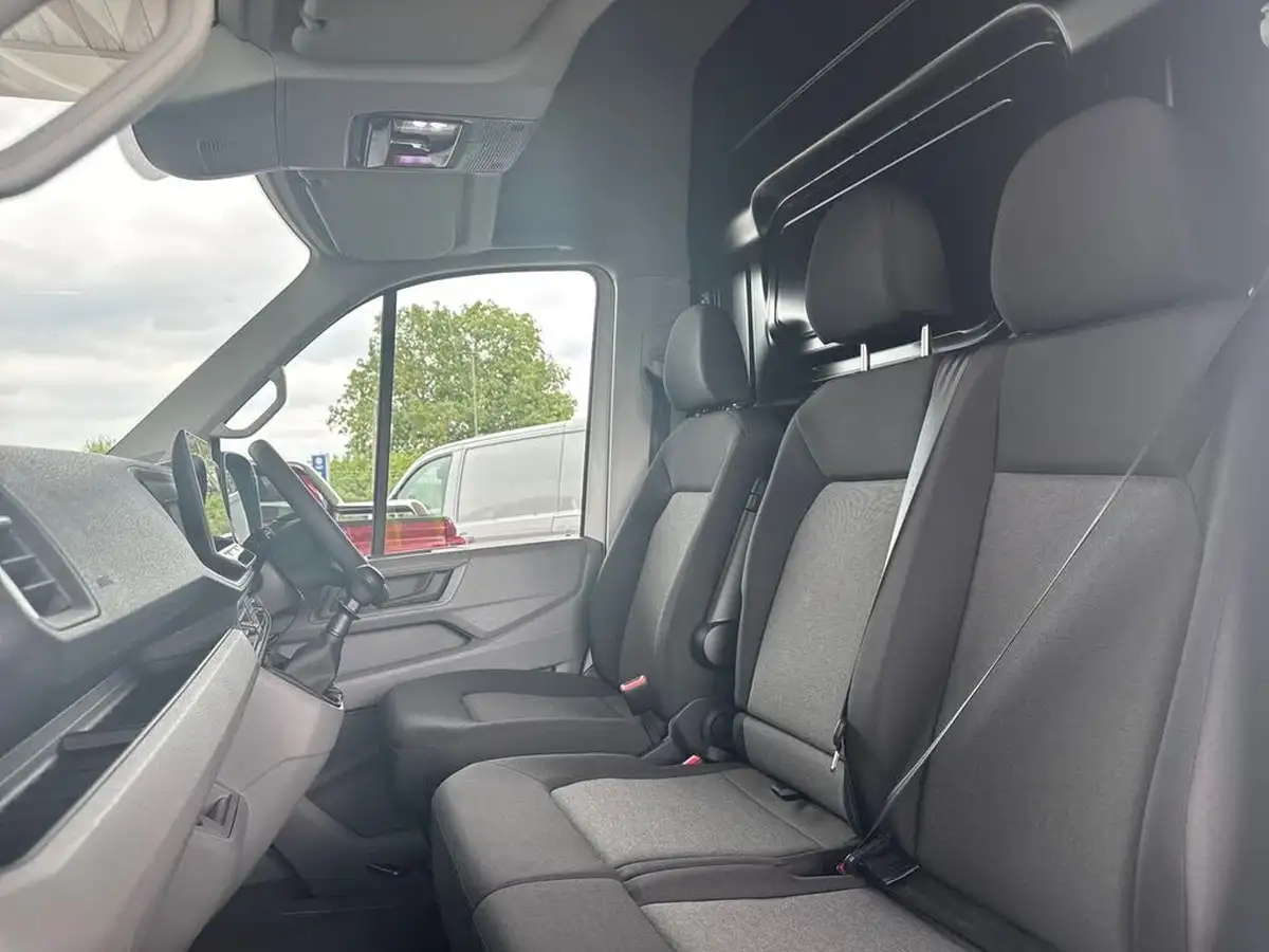 2025-volkswagen-crafter-big-9