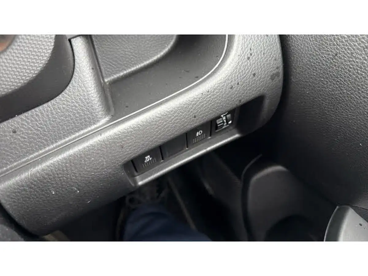 2016-suzuki-swift-12-sz-l-5d-big-51