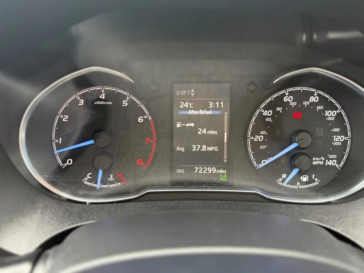 2018-toyota-yaris-15-vvt-i-icon-navi-big-25