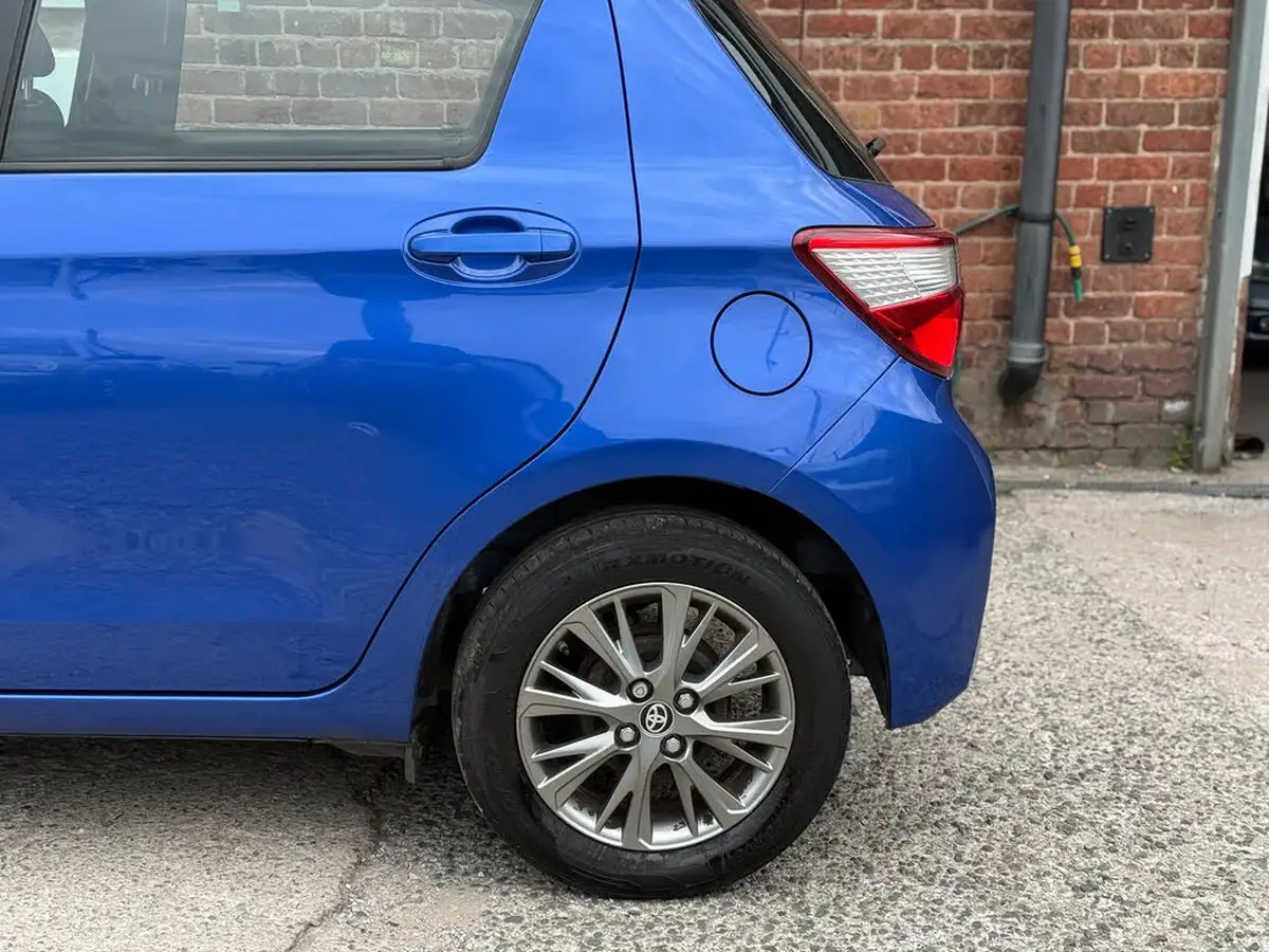 2018-toyota-yaris-15-vvt-i-icon-navi-big-49