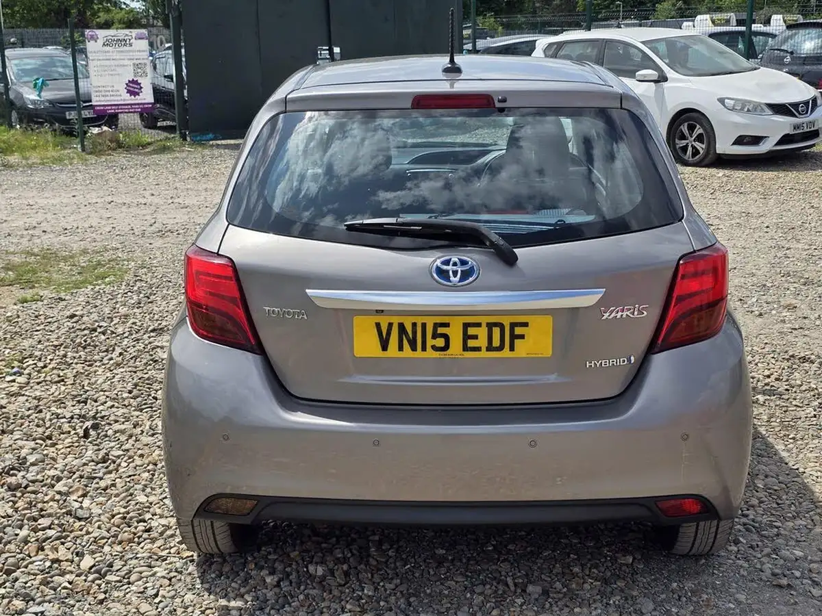 2015-toyota-yaris-15-vvt-i-excel-hybrid-15in-big-9