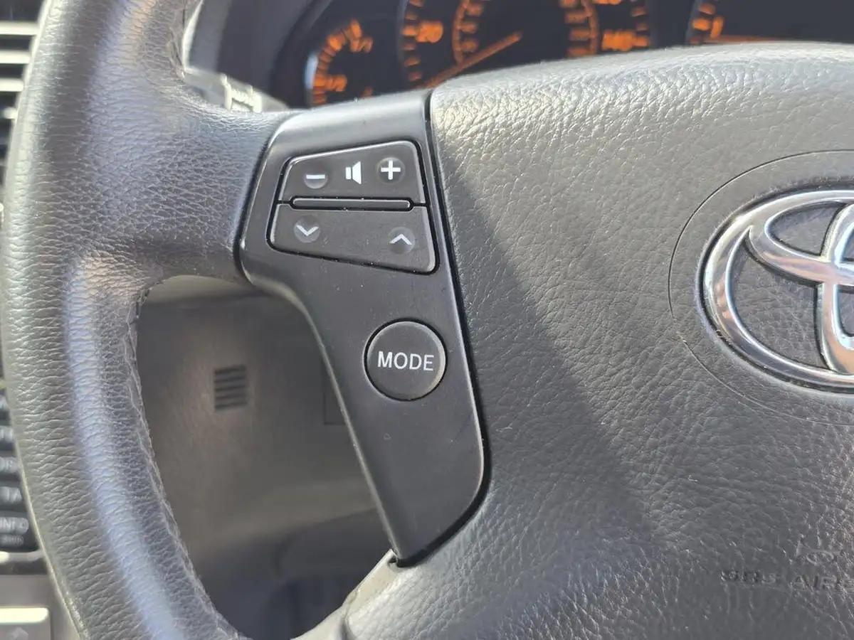 2007-toyota-avensis-20td-tr-estate-5d-big-23