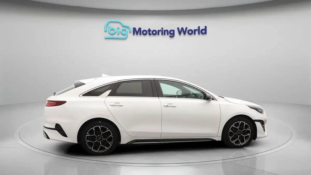 2022-kia-pro-ceed-15-t-gdi-gt-line-big-8