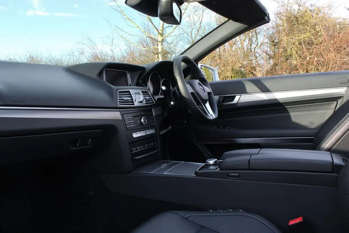2015-mercedes-benz-e-class-30cdi-e350-amg-line-258ps-cabriolet-2d-big-16