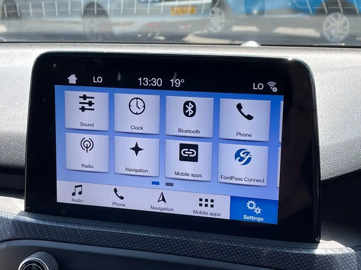 2019-ford-focus-10t-st-line-x-hatchback-big-21