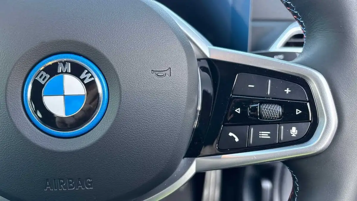 2025-bmw-i4-e-m50-big-22