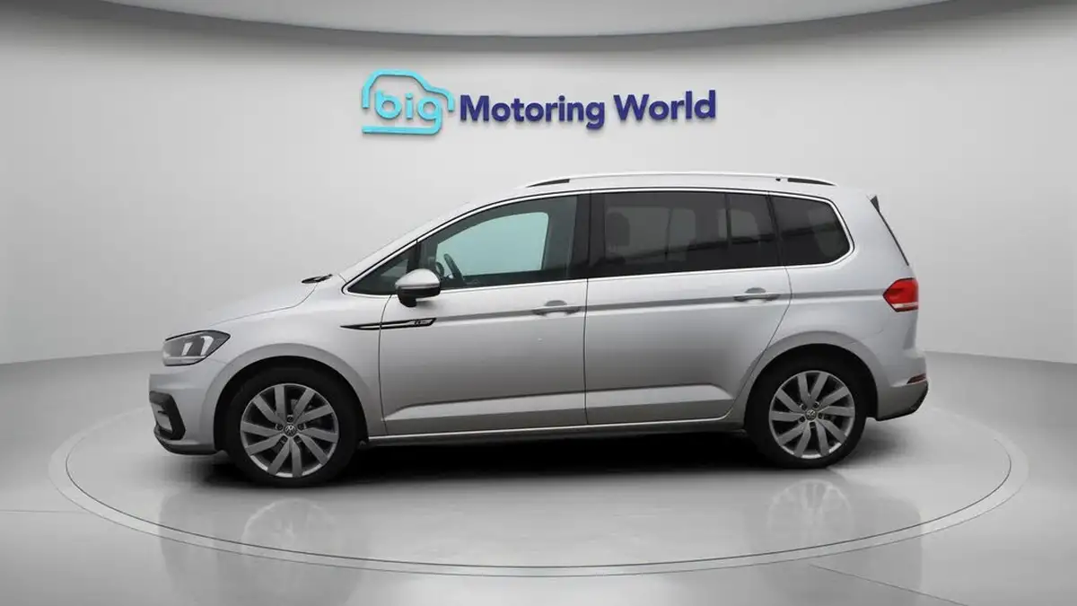 2020-volkswagen-touran-15-tsi-r-line-big-4