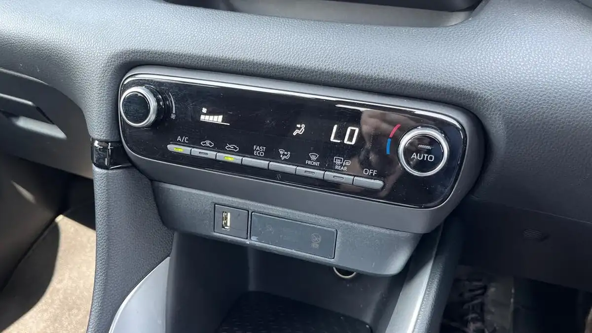 2023-toyota-yaris-15-vvt-i-design-big-42