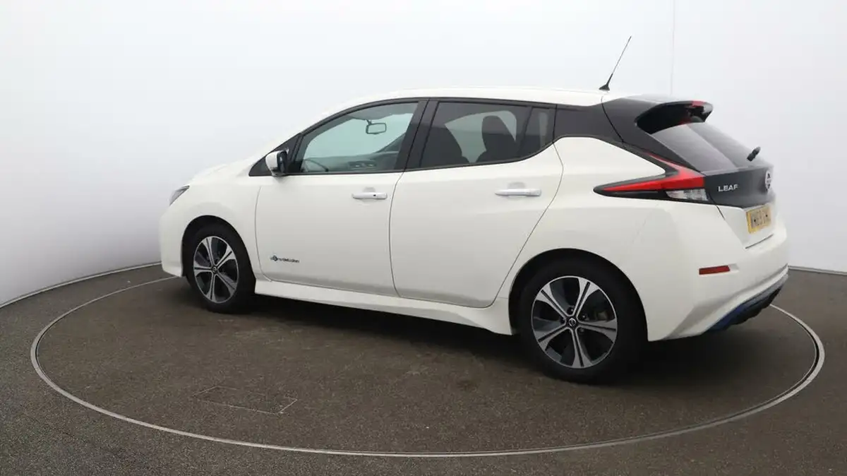 2020-nissan-leaf-e-tekna-big-29