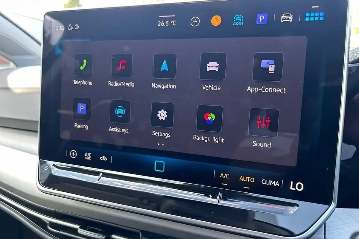 2025-volkswagen-golf-15-etsi-match-big-12