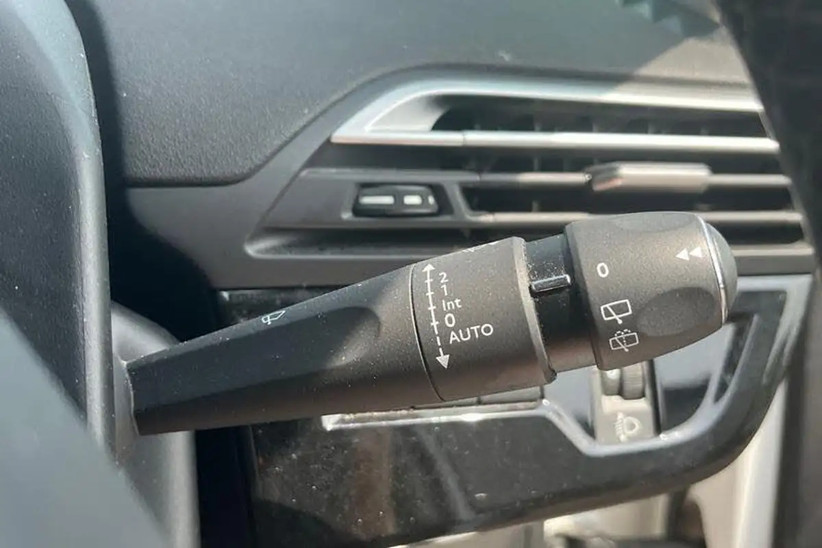 2018-citroen-c4-spacetourer-15bluehdi-flair-big-14