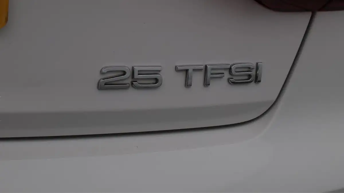 2022-audi-a1-10-25-tfsi-technik-big-22