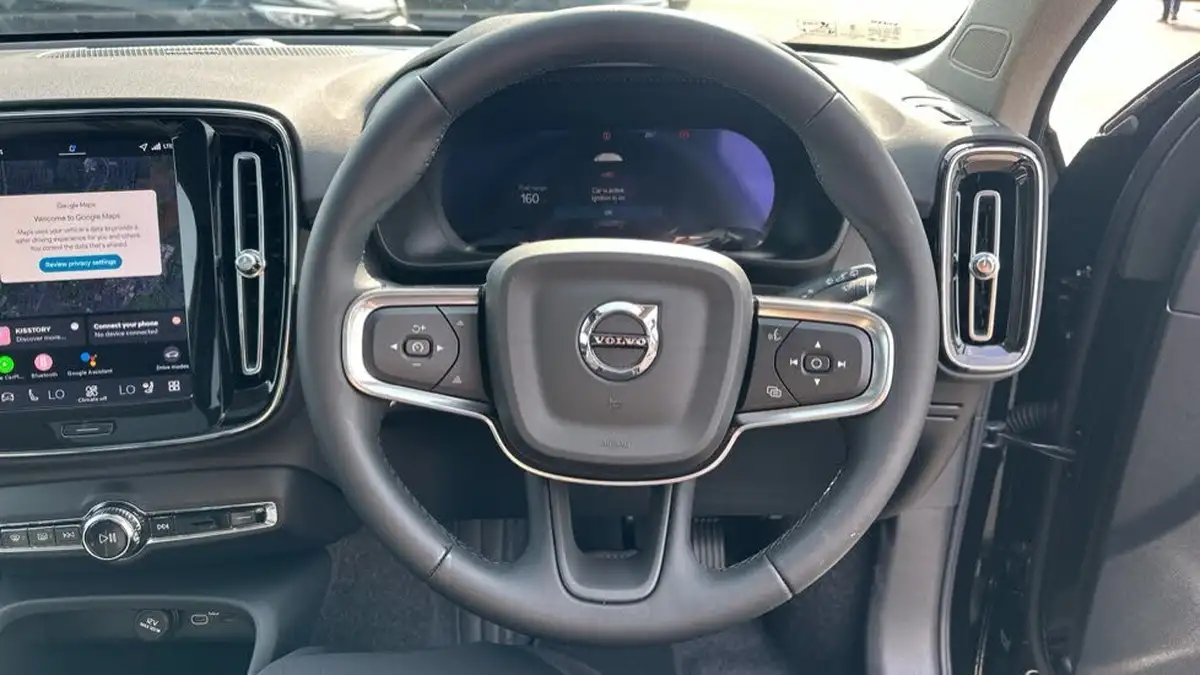 2025-volvo-xc40-20-b4-ultra-dark-big-9